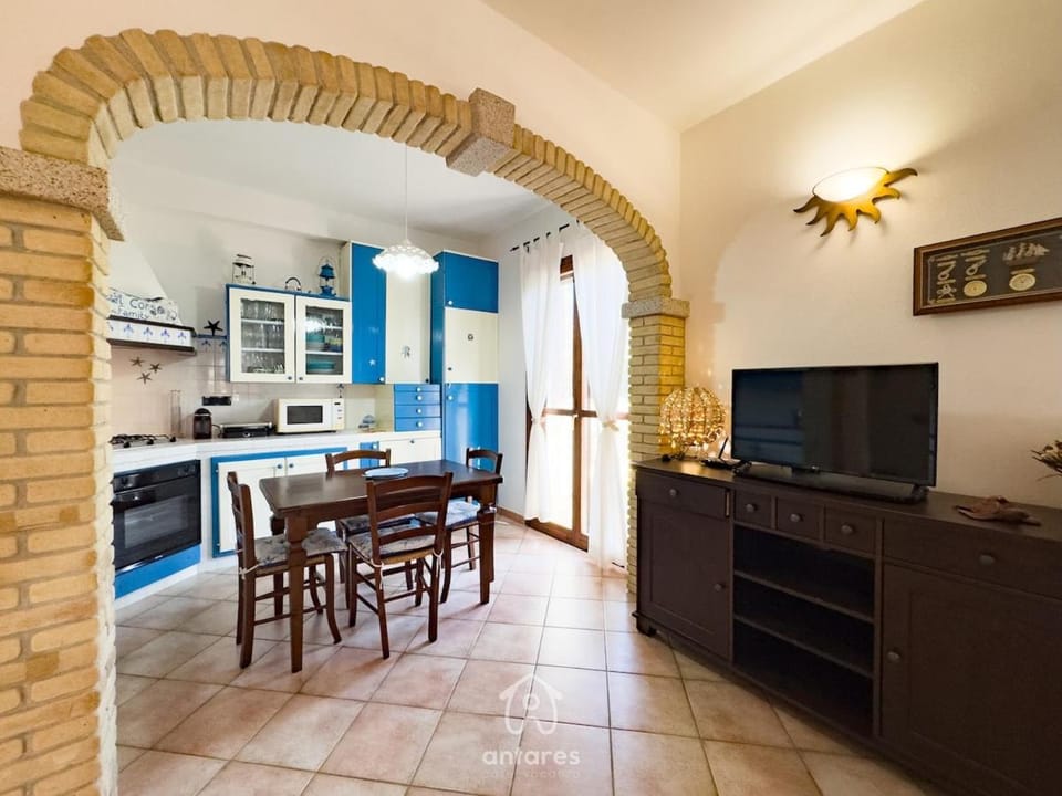 Dining area, kitchen