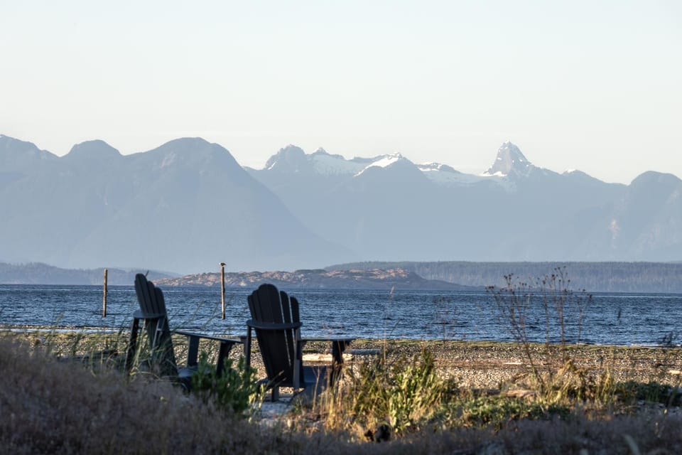 Saratoga Beach Villa 4 House in Vancouver Island