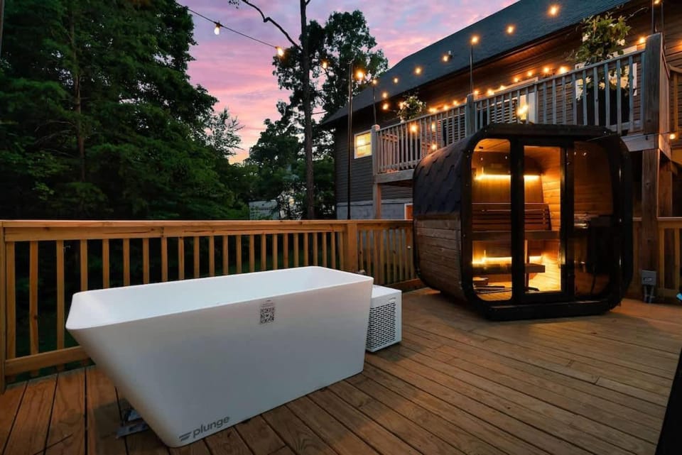 Luxe Cabin Sleeps 11 Sauna Gym Theater Game Cabin in Douglas Lake