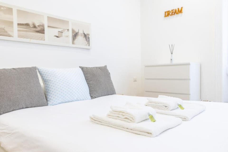 City Stay Bright and elegant apartment with WiFi Apartment in Milan