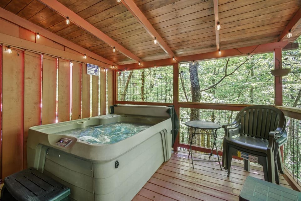 Natures Serenity Sleeps 6 Dog Welcome Hot Tub House in Sevier County