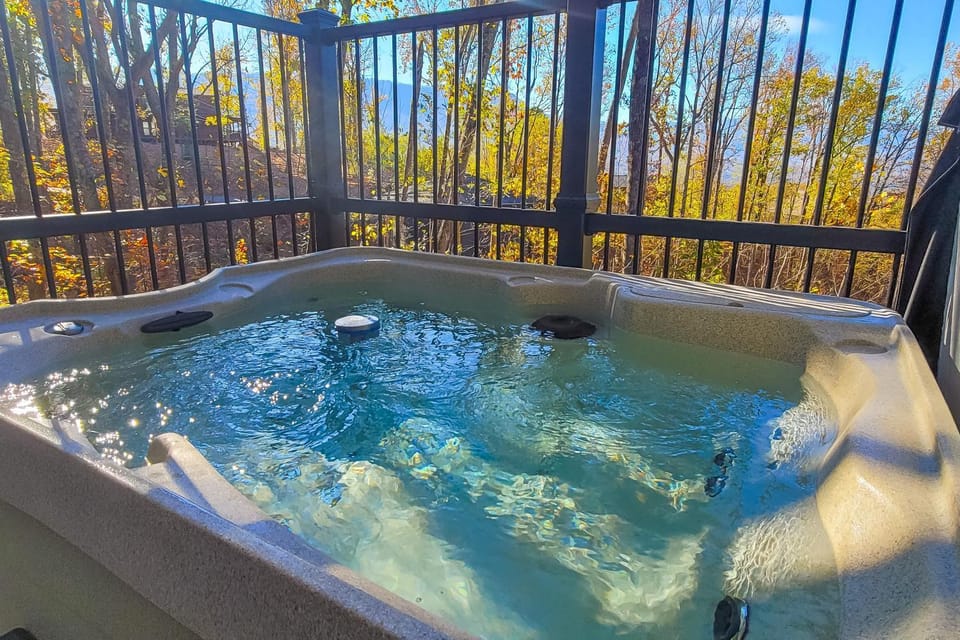 Luxe Cabin Sleep 6 Hot Tub Free Attraction Ticket Cabin in Pittman Center
