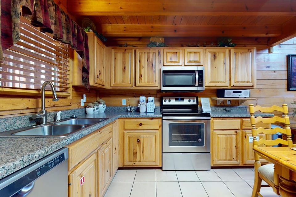 Charming Luxe Cabin Sleeps 6 Hot Tub Game Loft Cabin in Sevier County