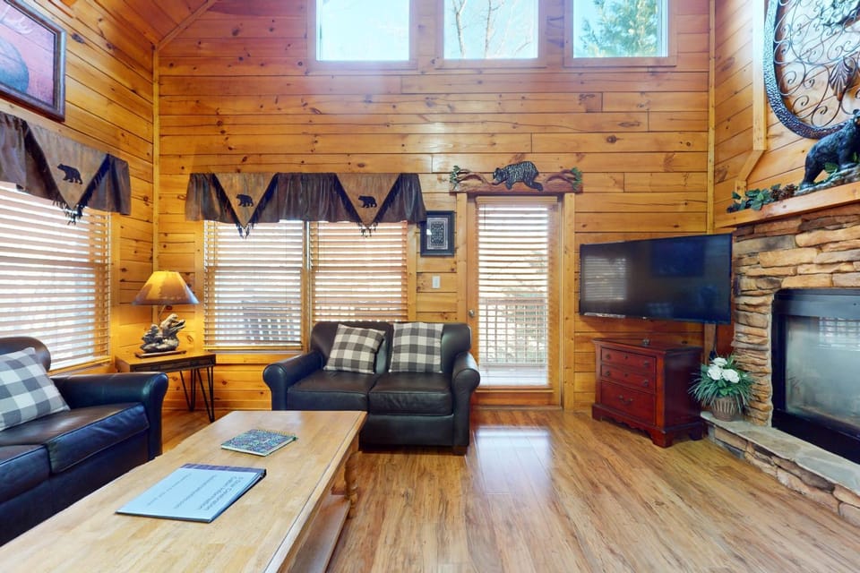 Charming Luxe Cabin Sleeps 6 Hot Tub Game Loft Cabin in Sevier County
