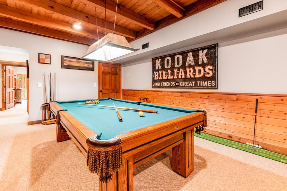 Spacious Serene Cabin Sleep 14 Pool Hot Tub Games Cabin in Sevierville