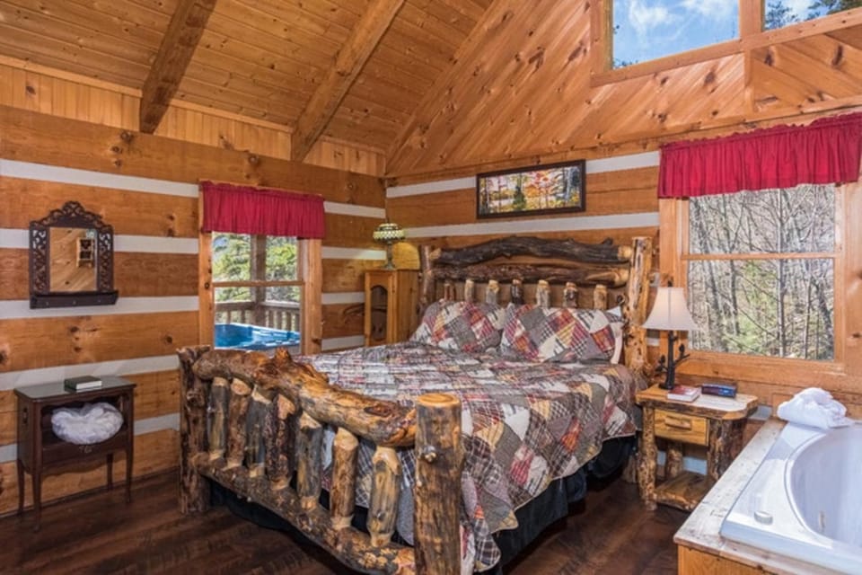 Secluded Smoky Mtn Cabin Hot Tub Views Near Dolly Cabin in Sevier County