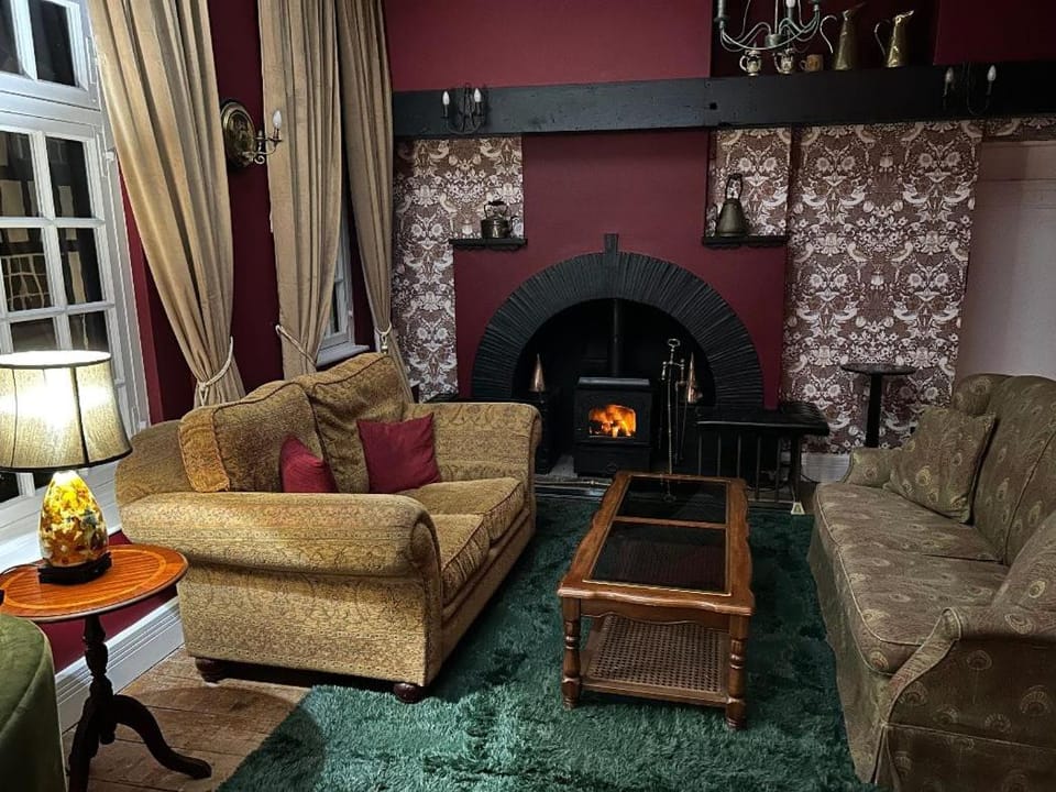 Communal lounge/ TV room, Lobby or reception