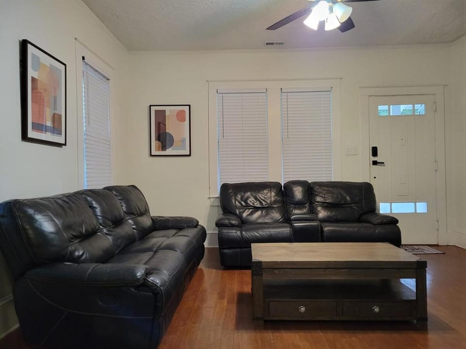 Modern 3 bedroom 2 bath Florence Home House in Florence