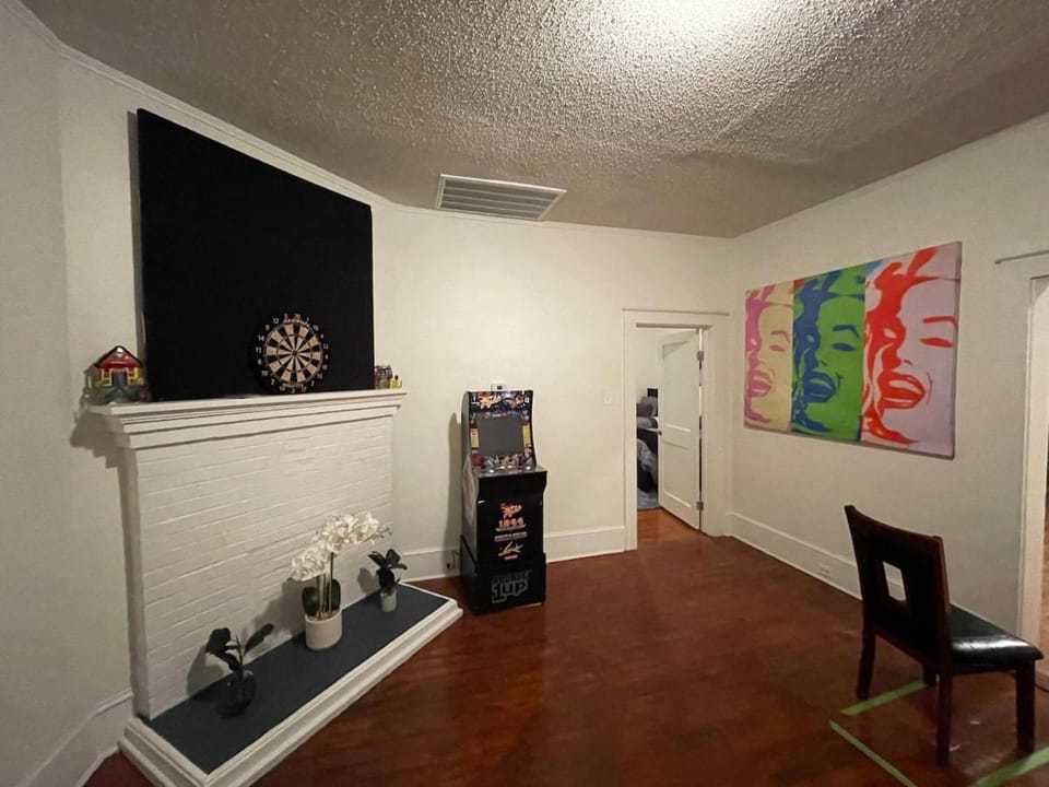 Modern 3 bedroom 2 bath Florence Home House in Florence