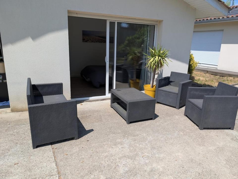 Studio indépendant, au calme avec parking privé Apartment in Nouvelle-Aquitaine