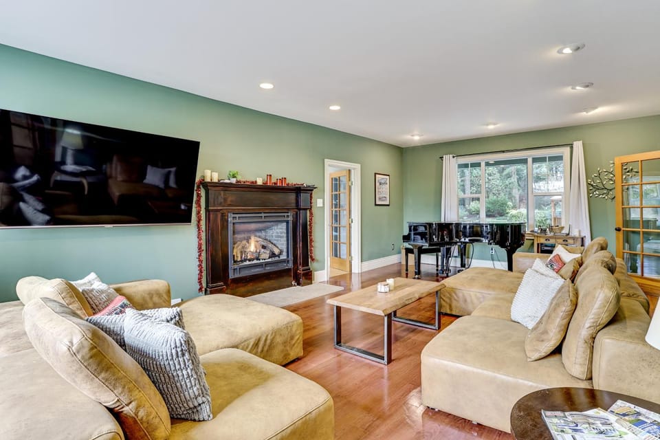 Hot Tub and Pond View! Private Friday Harbor Retreat House in Friday Harbor