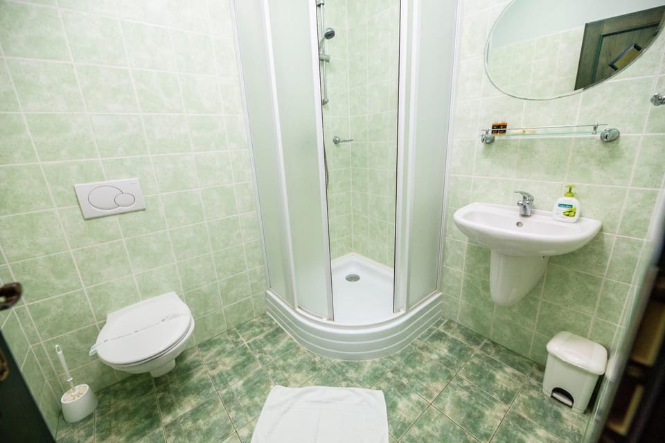 Shower, Toilet, Bathroom