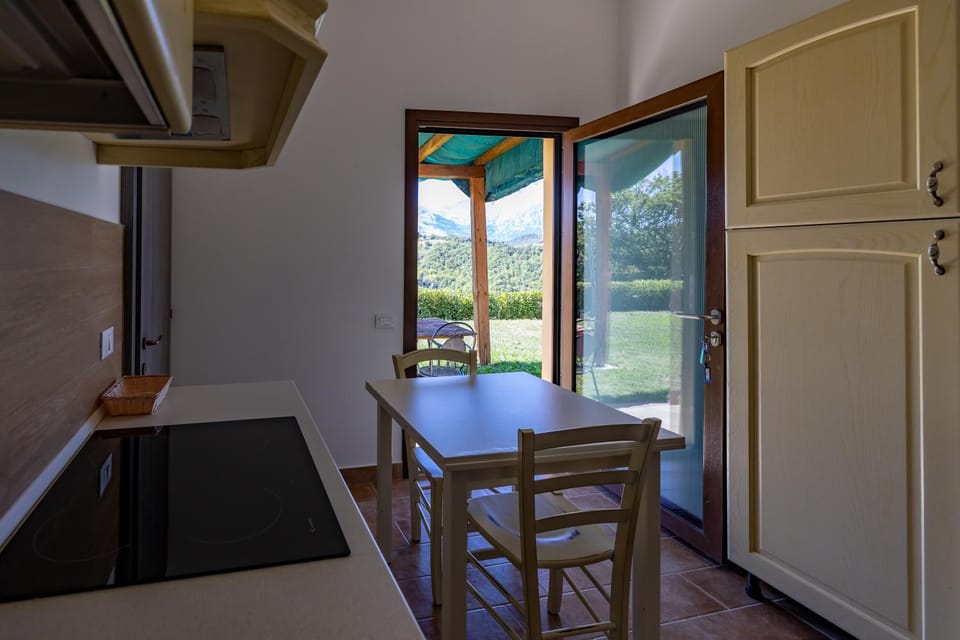 Kitchen or kitchenette, Dining area, stove