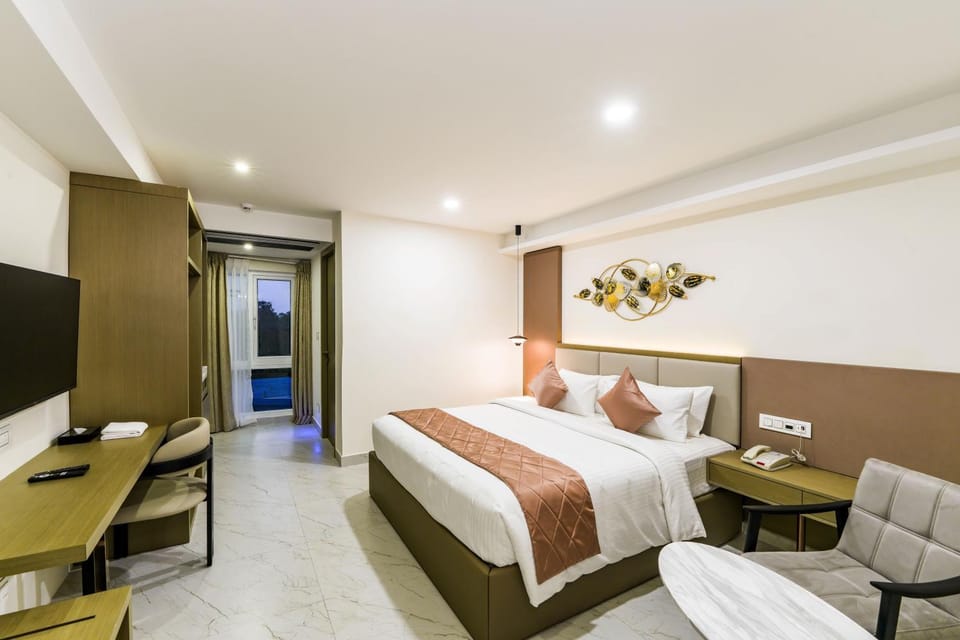 Bed, TV and multimedia, Living room, Photo of the whole room, Bedroom, hair dresser