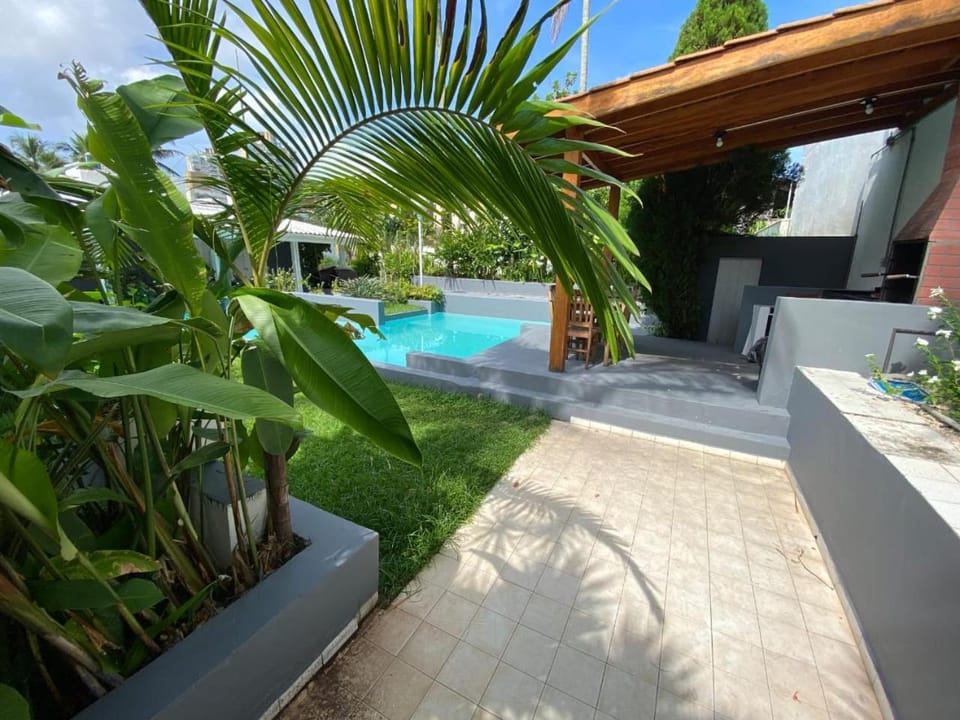 Shower, BBQ facilities, Swimming pool