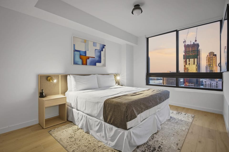 Upscale Downtown Condo Pool Gym & Skyline Views Apartment in Miami
