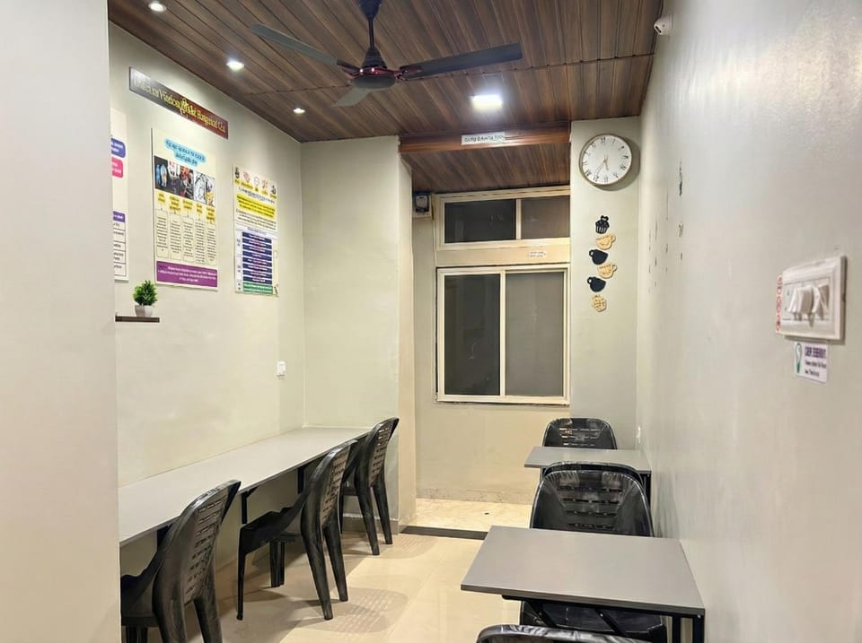 Restaurant/places to eat, Communal lounge/ TV room, Seating area