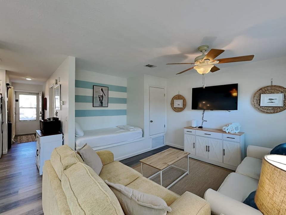 Bed, TV and multimedia, Living room, Seating area, furniture