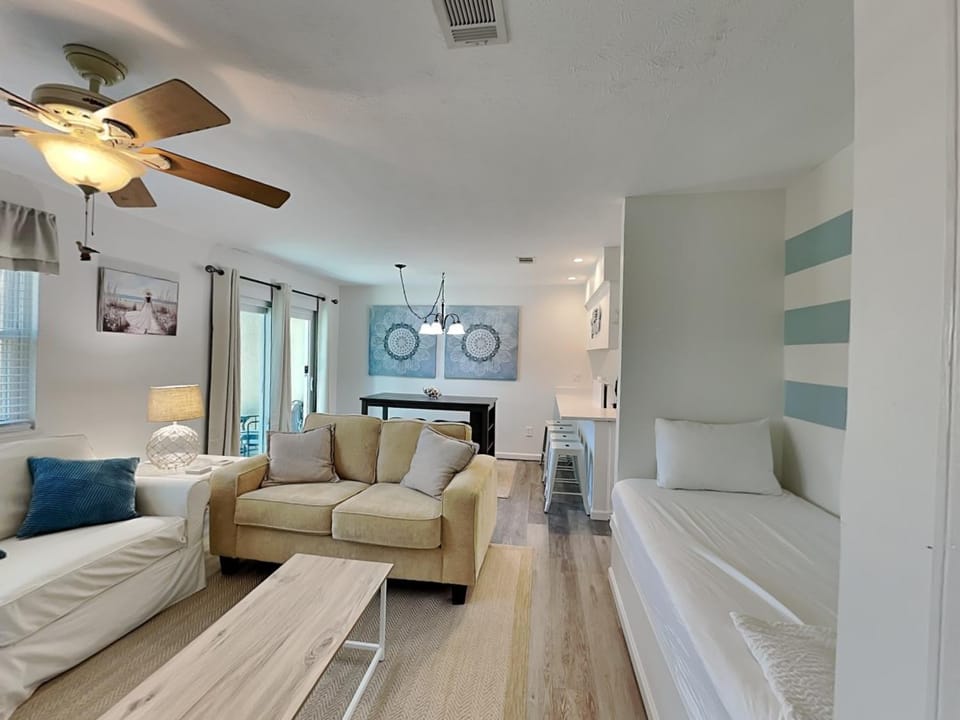 Living room, Seating area, furniture