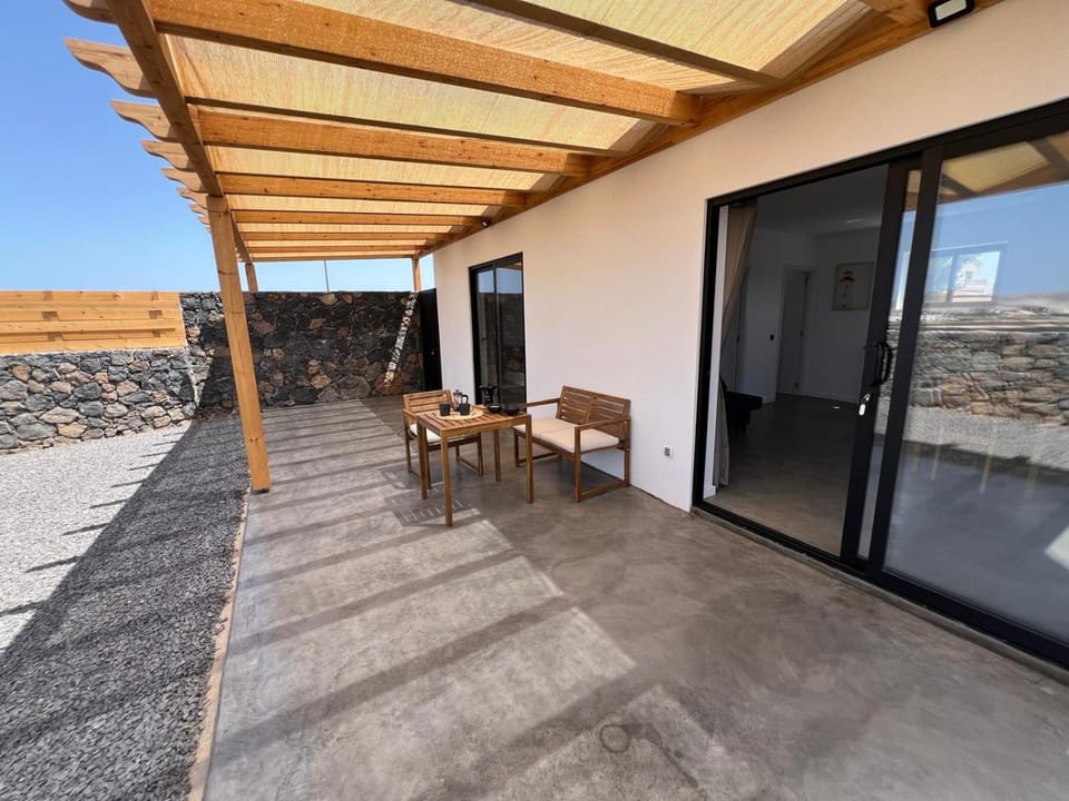 Property building, Day, Balcony/Terrace, Breakfast