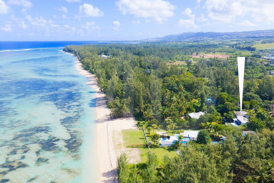 Property building, Beach, Location