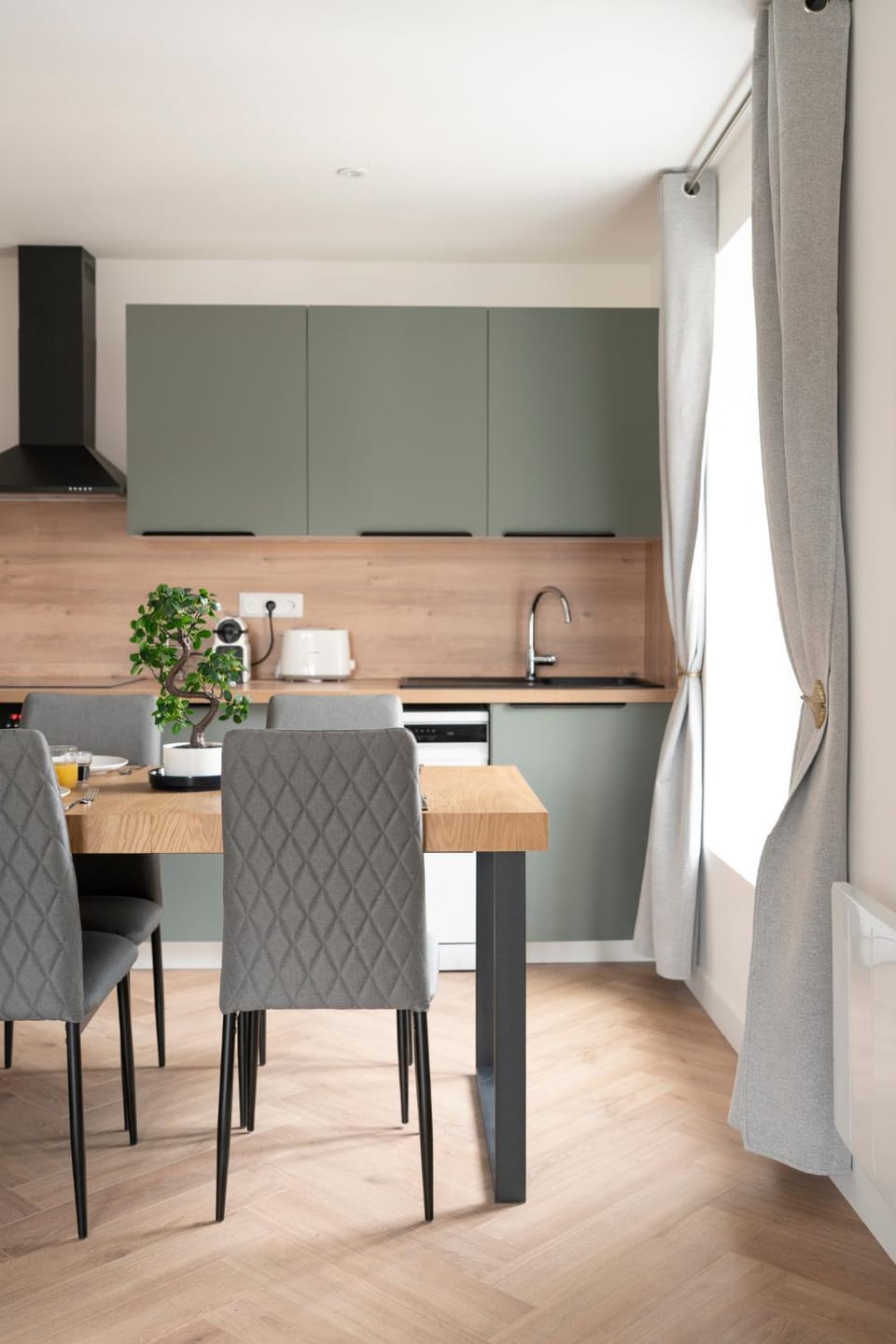 Dining area, kitchen