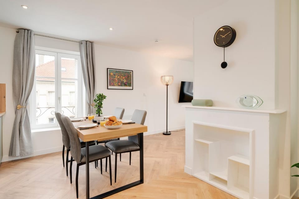 Dining area, Meals