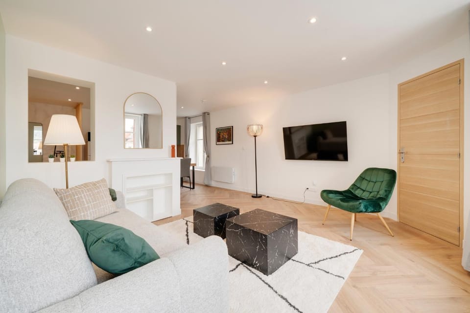 Living room, Seating area