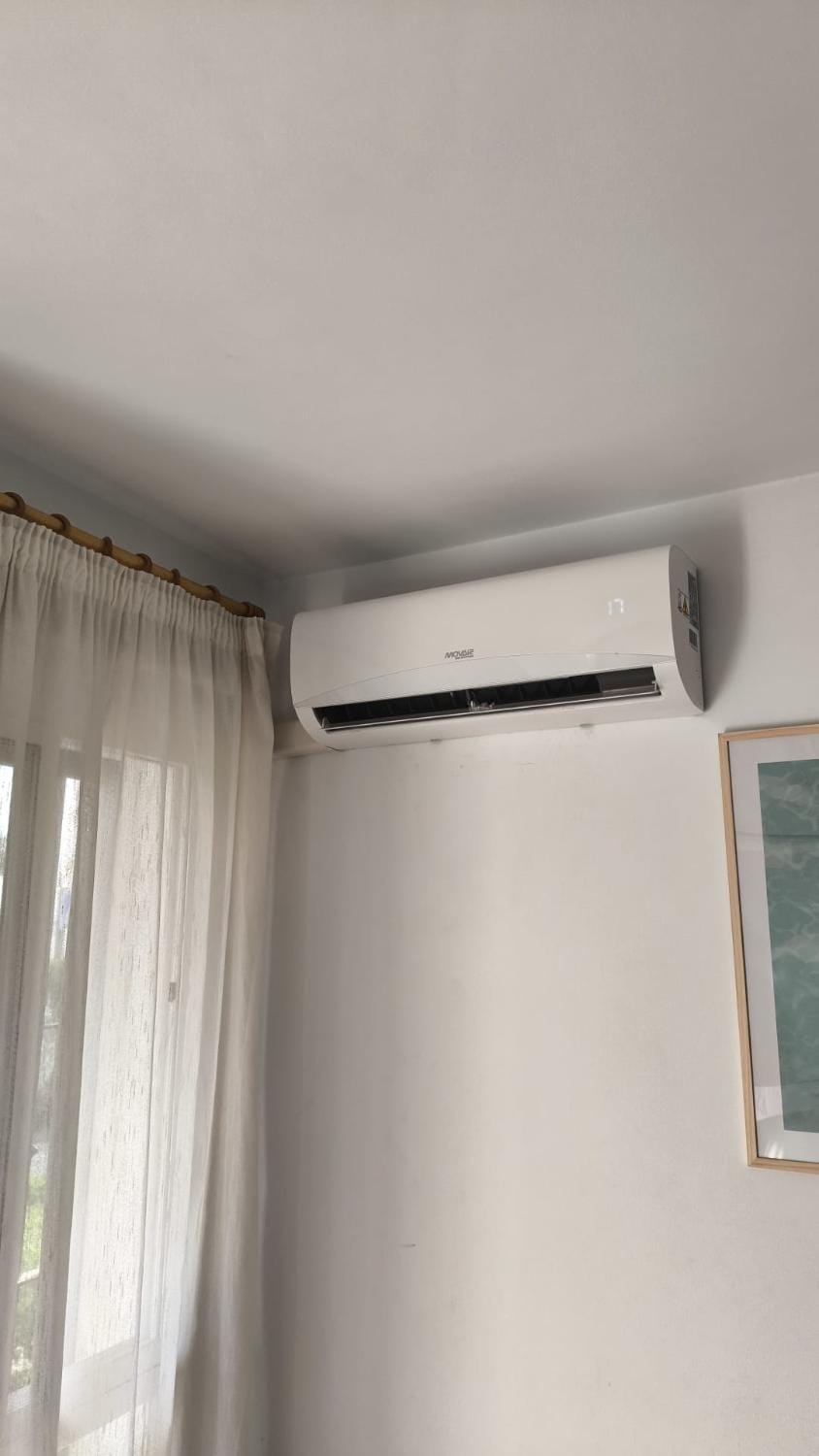 Communal lounge/ TV room, air conditioner, air conditioner