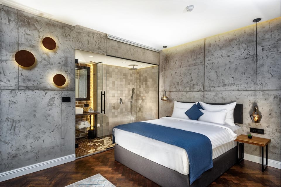 Photo of the whole room, Decorative detail, City view