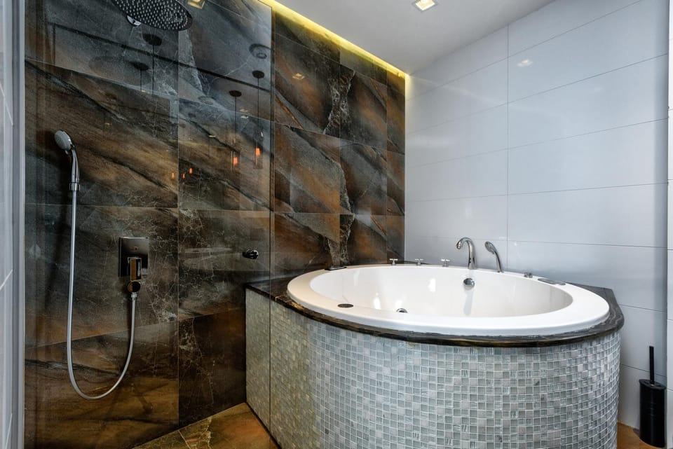 Shower, Toilet, Hot Spring Bath, Bathroom, Fitness centre/facilities, Photo of the whole room