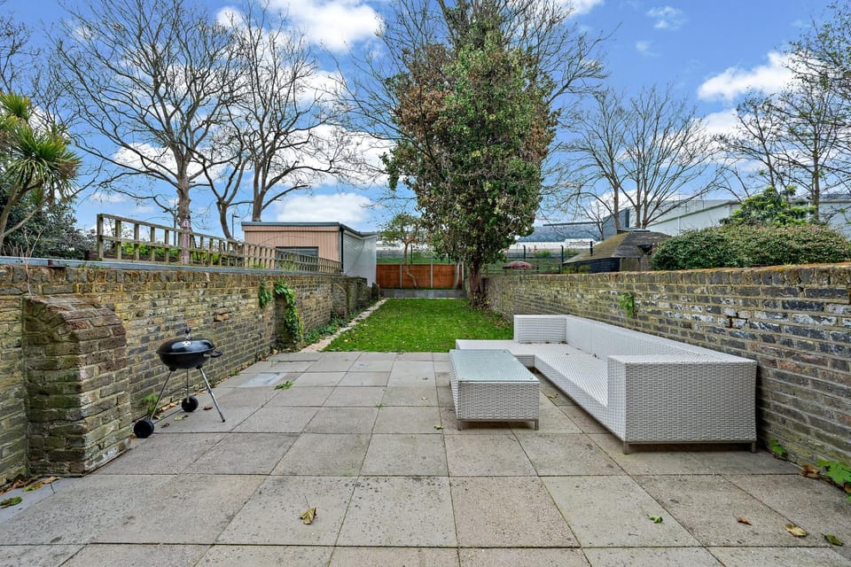 Spring, Day, BBQ facilities, Garden, Garden, Garden view