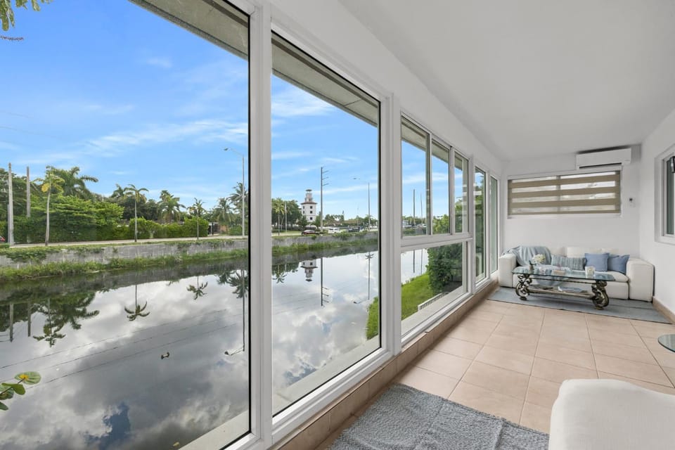 Spring, Day, Natural landscape, View (from property/room), Balcony/Terrace, Living room, Seating area, Lake view, River view