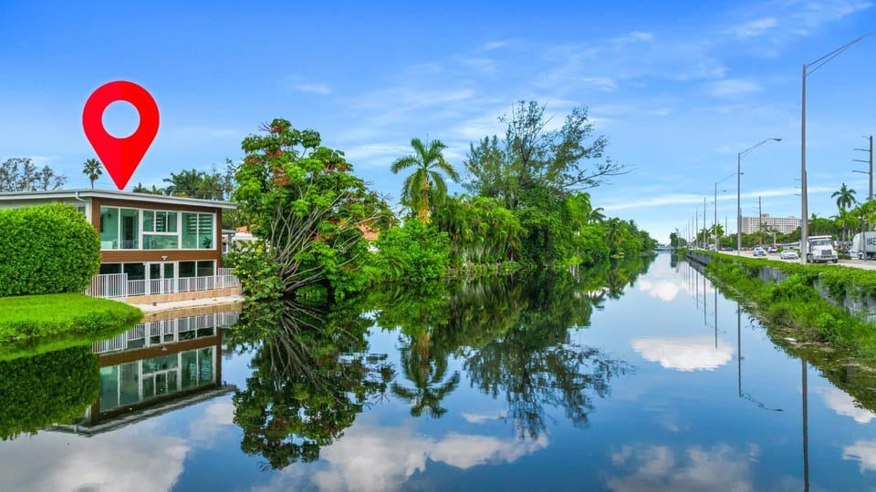 Property building, Spring, Day, Neighbourhood, Natural landscape, Lake view, River view, Street view