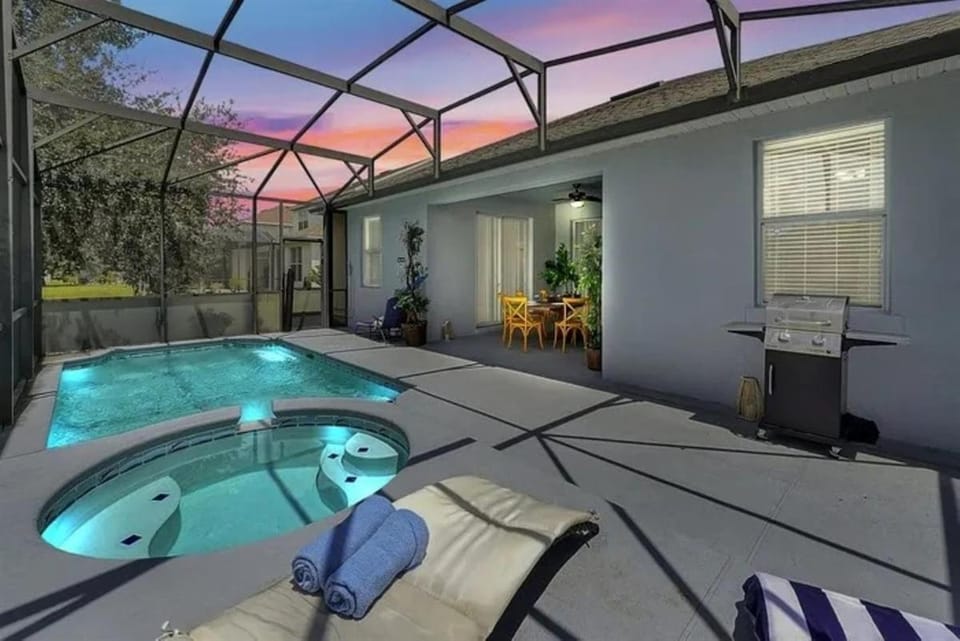 Hot Tub, Swimming pool, Swimming pool