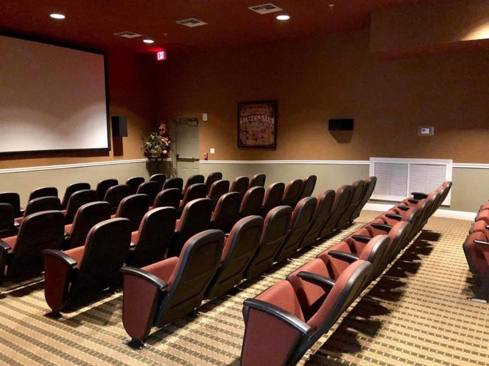 Communal lounge/ TV room