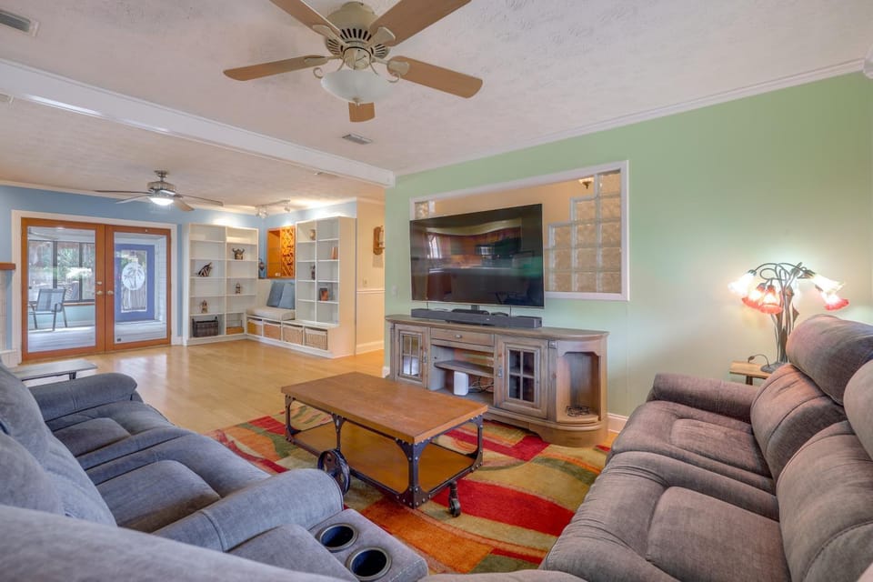 Sunroom & Spacious Yard! Family Gem in Orange Park House in Orange Park