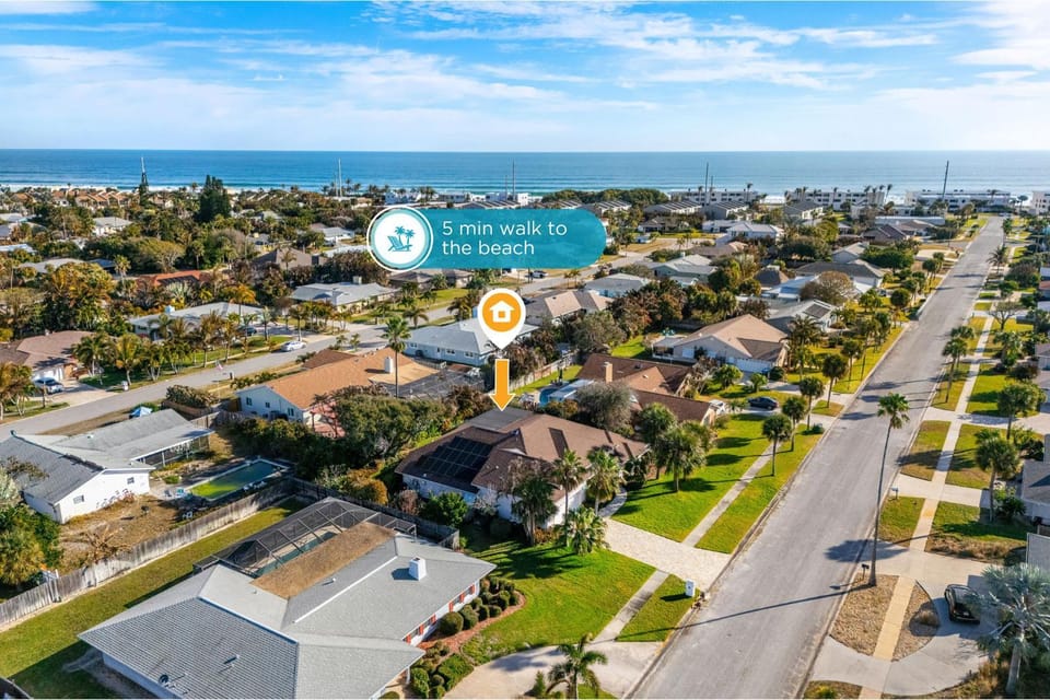 Property building, Nearby landmark, Day, Neighbourhood, Bird's eye view, City view, Street view, Location, Parking