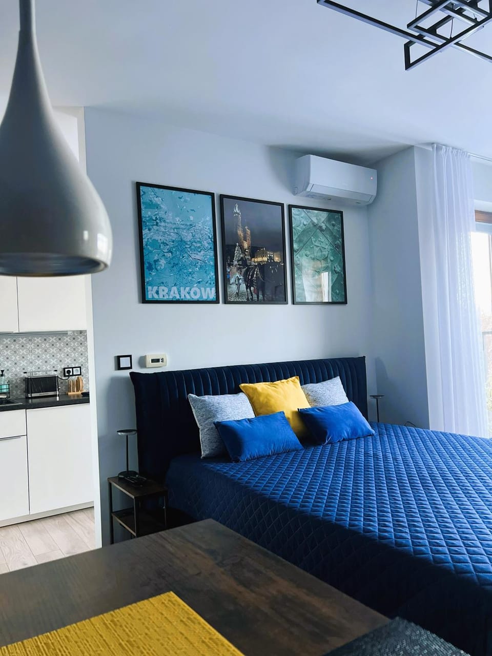 Bed, Library, Food and drinks, Bedroom, heating, heating, towels, air conditioner