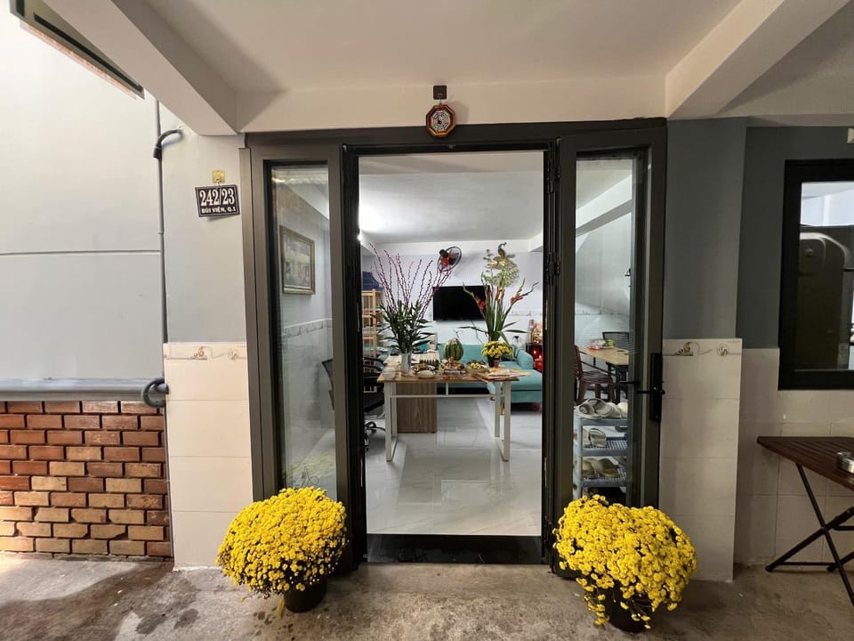 Property building, Neighbourhood