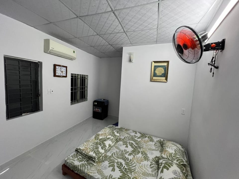 Bed, Bedroom, air conditioner