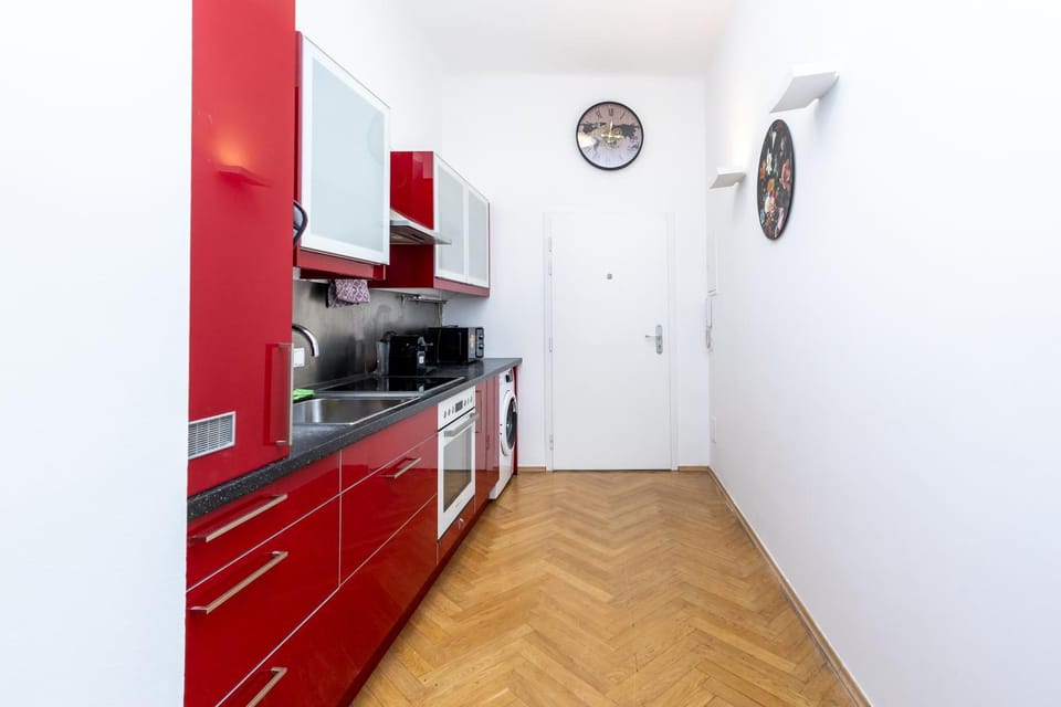 Kitchen or kitchenette, oven, stove