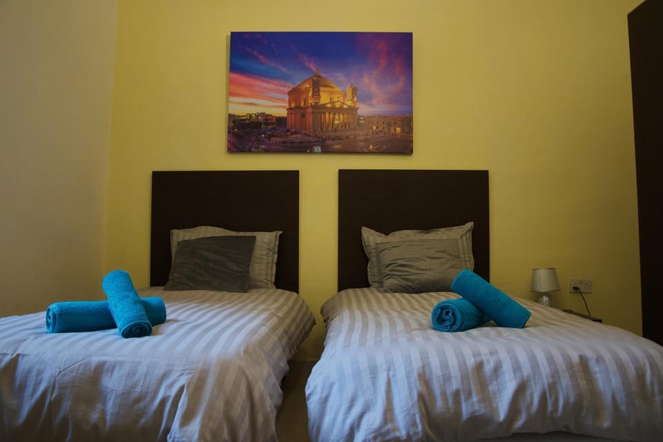 Bedroom, towels