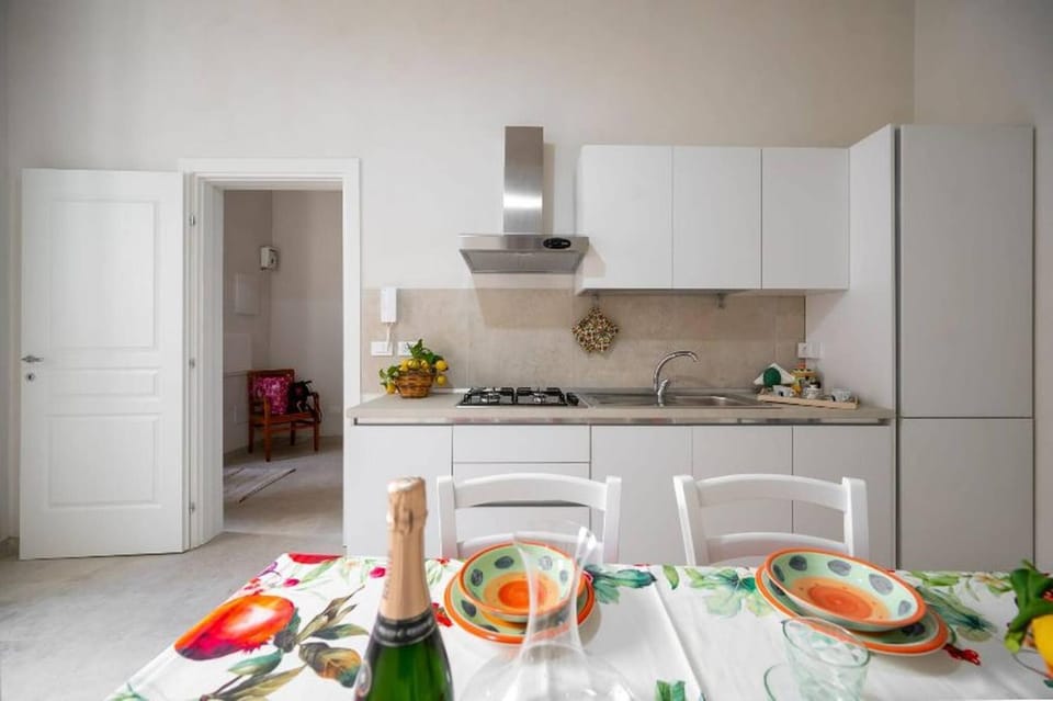 Dining area, kitchen