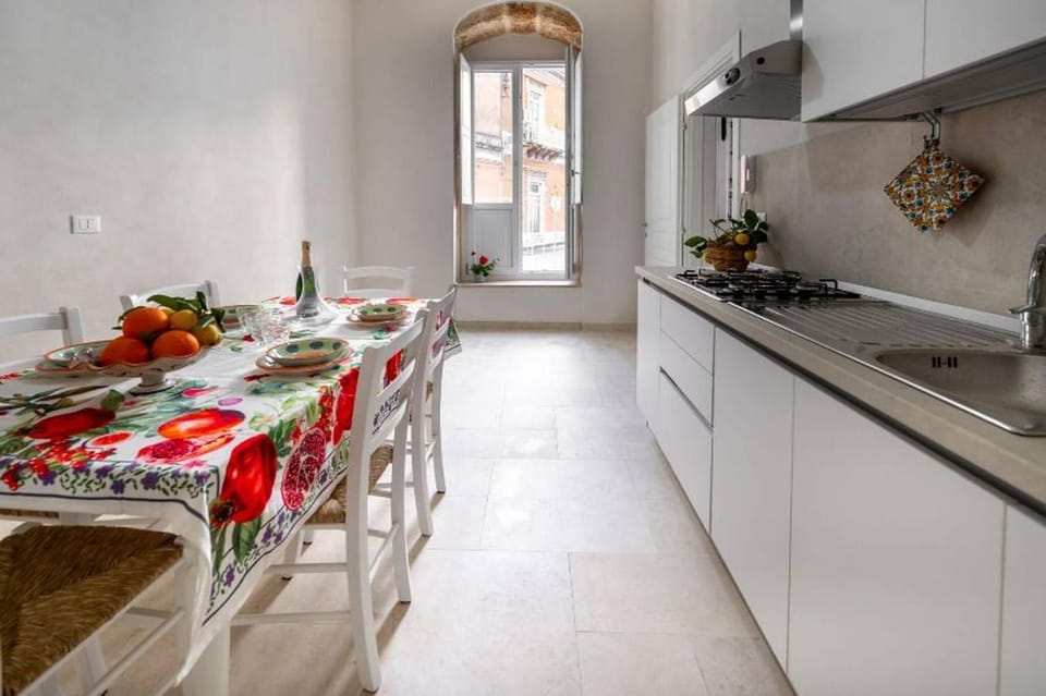 Dining area, kitchen