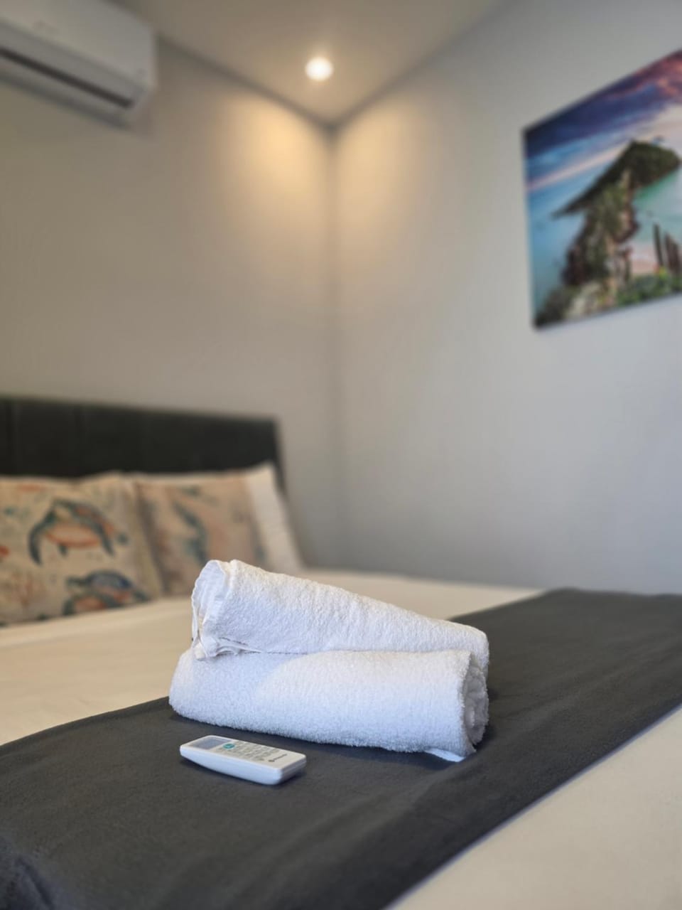 Bed, Bedroom, towels, air conditioner