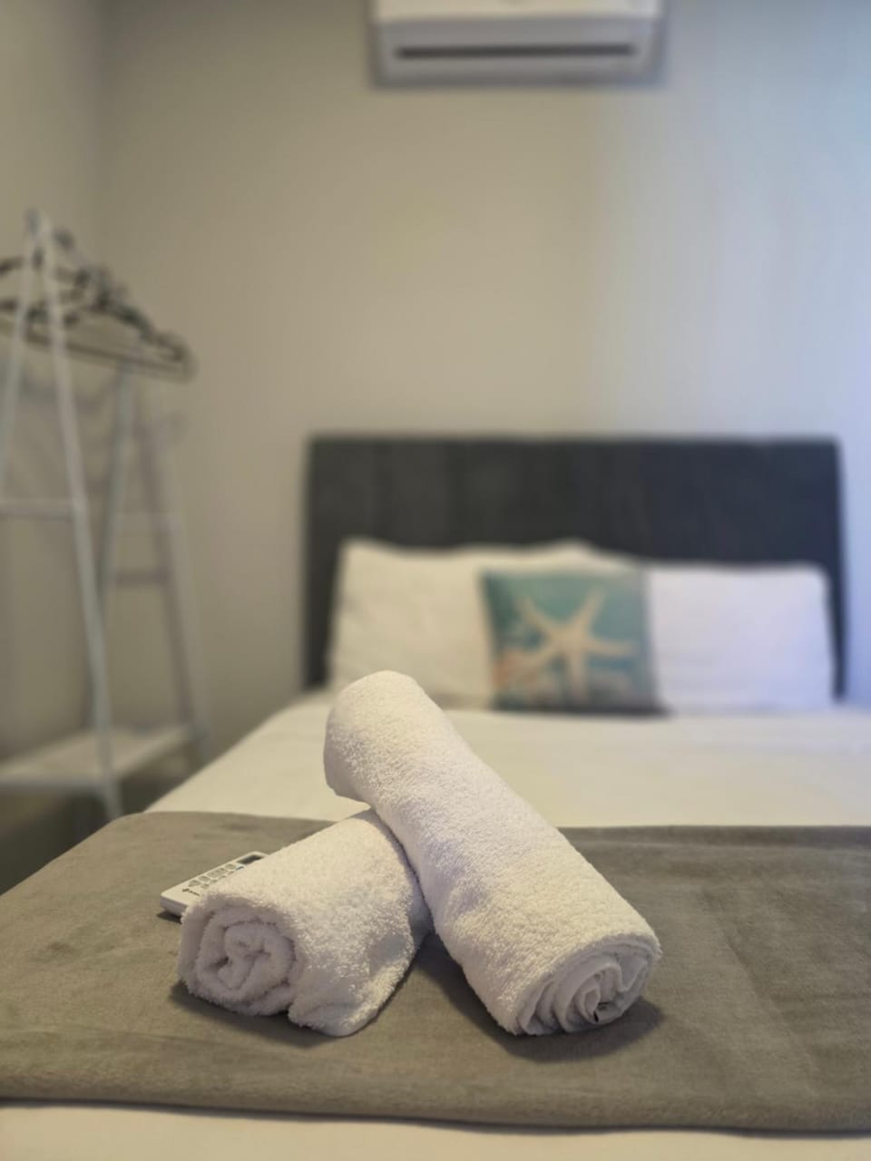 Bed, Bedroom, towels, air conditioner