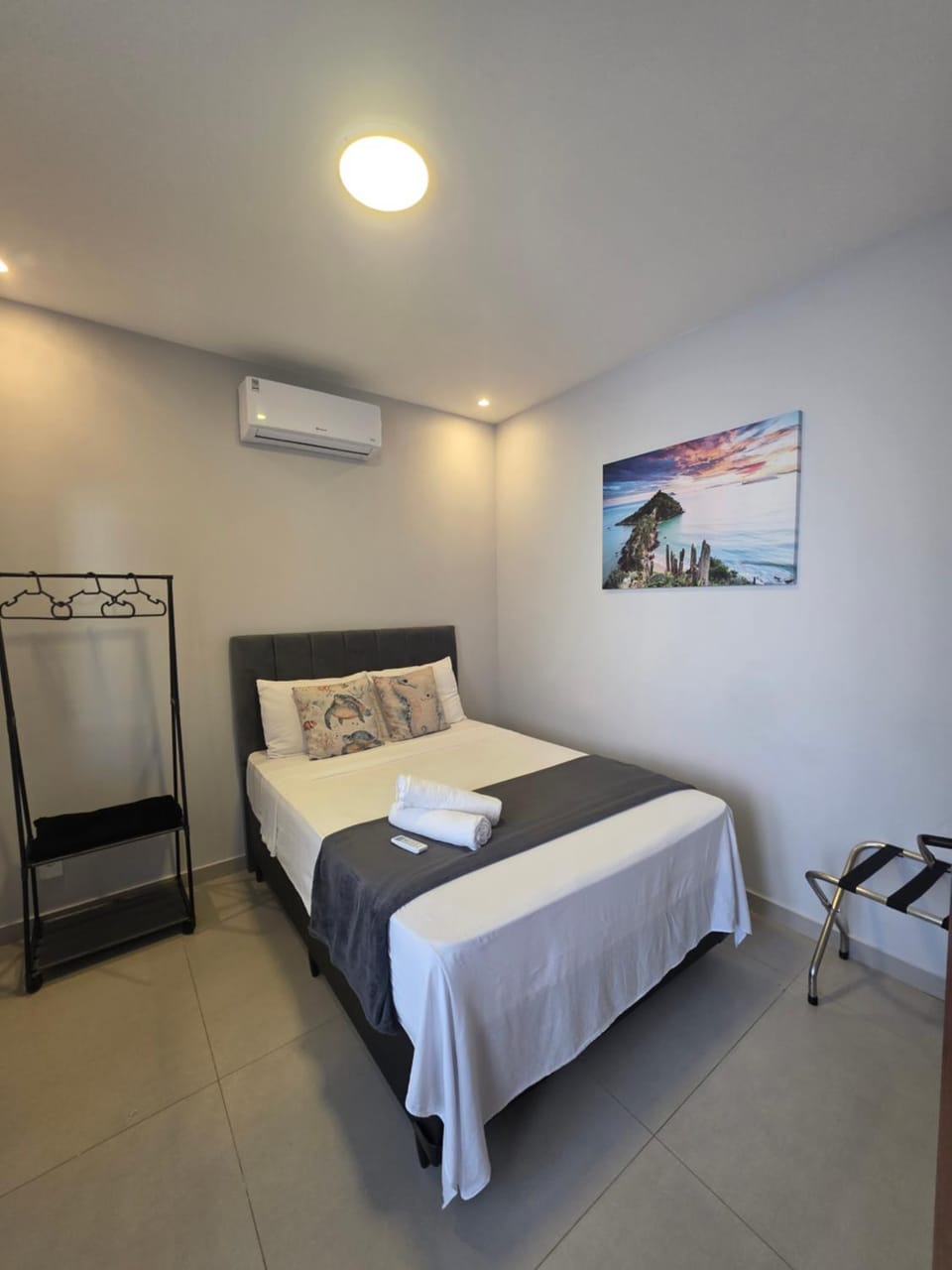 Bed, Bedroom, towels, air conditioner