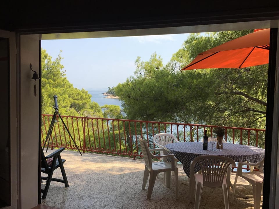 Apartment Seafront Vis Apartment in Vis