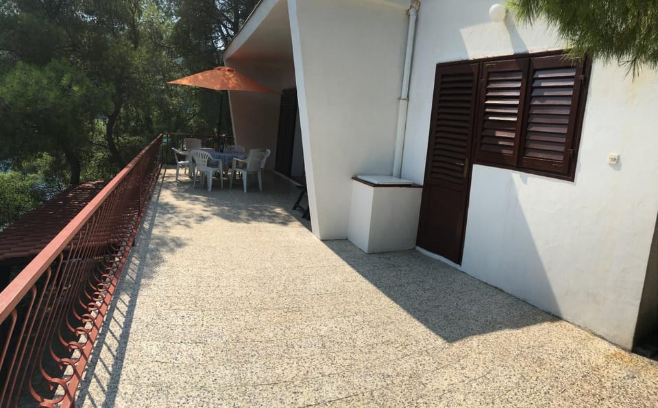 Apartment Seafront Vis Apartment in Vis